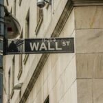 Hedge Funds Abandon Energy Stocks Amid Oil Price Slump