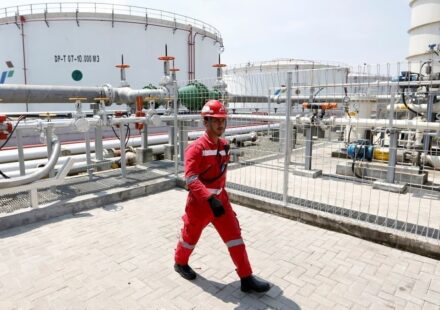Indonesia’s State Oil Firm Considers Importing U.S. Fuel