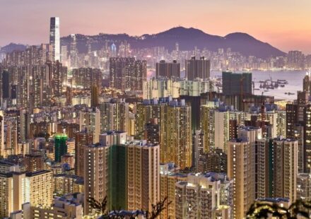U.S. Warns Hong Kong Banks Over Iran Oil Sales