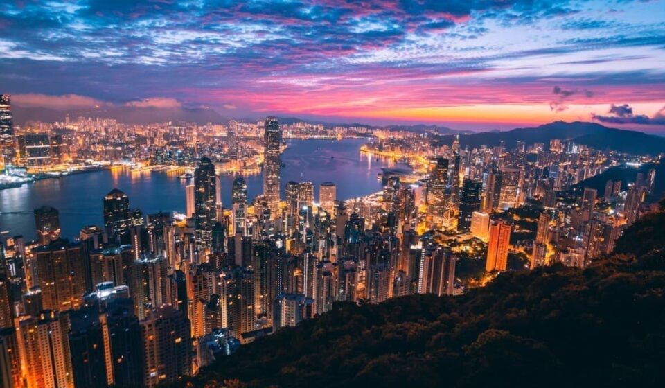EV Battery Giant Eyes $4 Billion in Hong Kong Share Issue