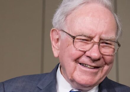 The End of an Era for Berkshire Hathaway as Buffett Steps Down