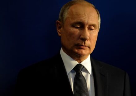 Russia Slashes Energy Revenue Forecast by 24% as Oil Prices Dip