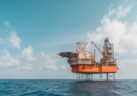 Lower Oil Prices Drag China’s CNOOC Profit Down Despite Higher Output