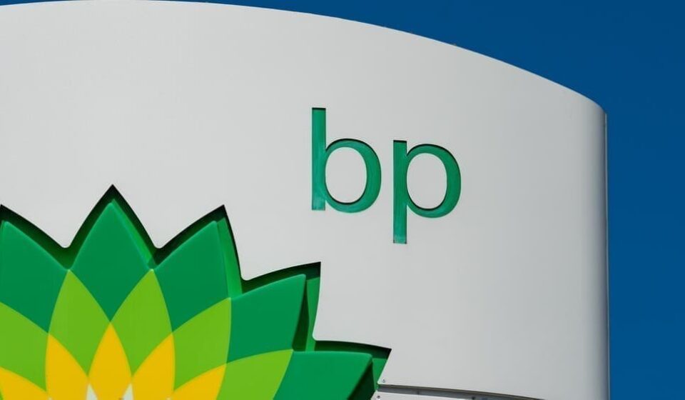BP Slashes Buybacks as Cash Flow Tumbles