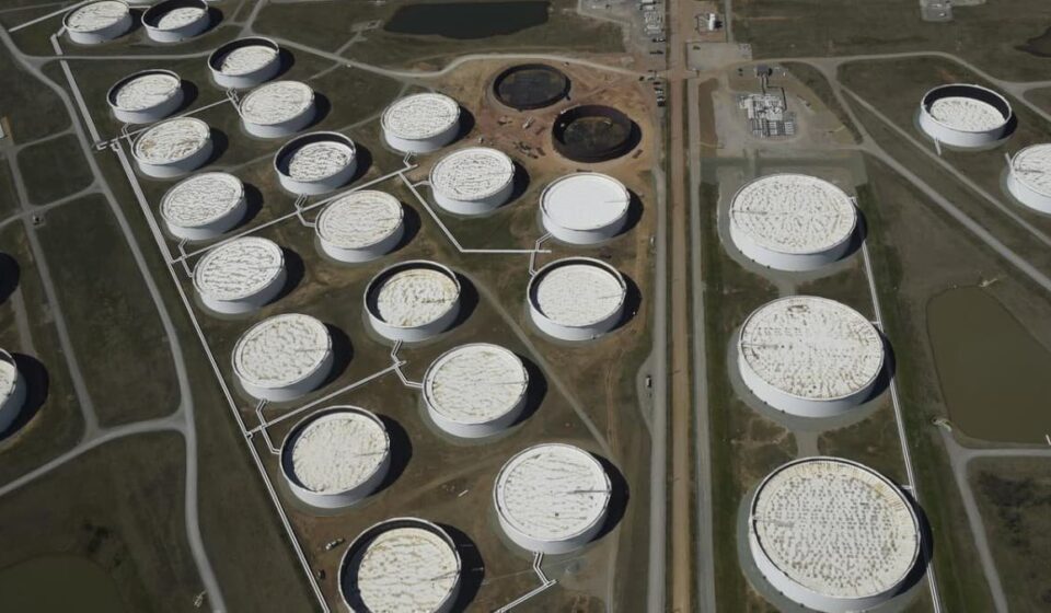 Oil Rises on Larger Than Expected Crude Draw