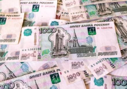 Gazprom Neft Shrugs at Urals Price Drop