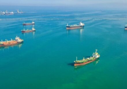 Competition for Unsanctioned Tankers Set to Cut Iran’s Oil Exports
