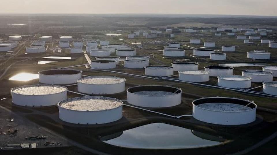 Huge Jump in Crude inventories Caps Oil Prices