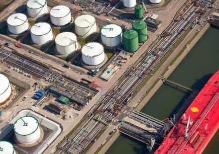 Traders Go All-In on Middle East Oil as Sanctions Reshape Market