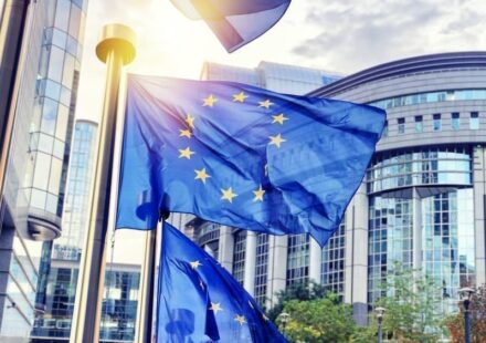 Hungarian Official Calls for Debate on EU Sanctions Against Russia