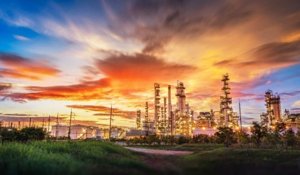 Oil Prices Set to Start the Year With a Weekly Gain
