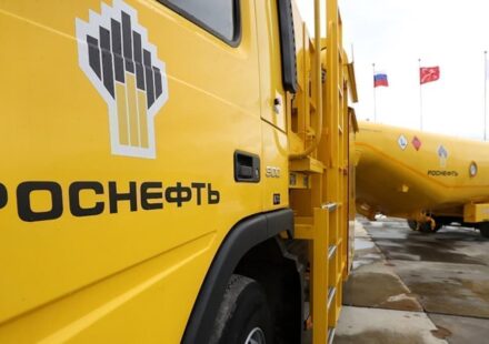 Russian Rosneft, India's Reliance Strike Biggest-Ever Oil Deal