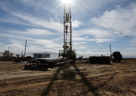 Цены на нефть растут, поскольку срыв переговоров между Ираном и США вызывает обеспокоенность по поводу поставок