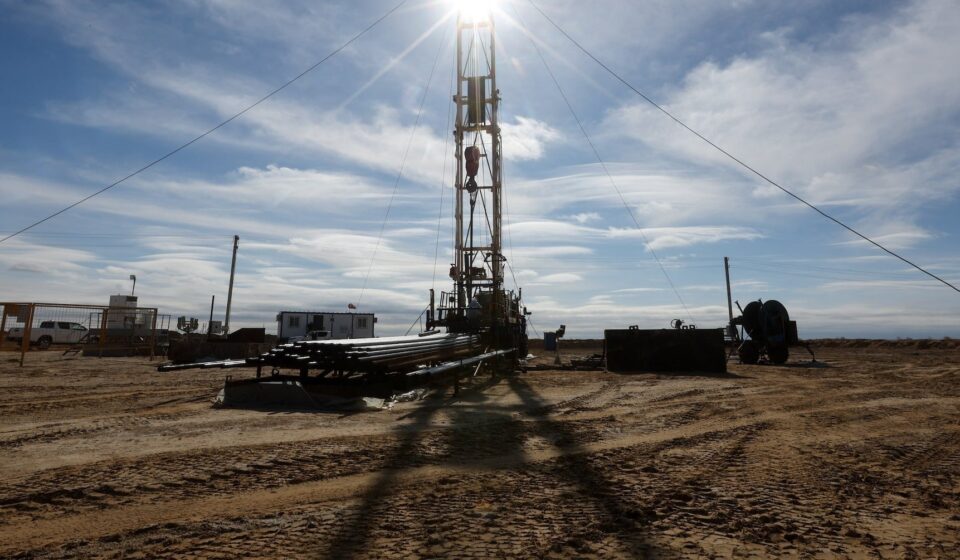 Цены на нефть растут, поскольку срыв переговоров между Ираном и США вызывает обеспокоенность по поводу поставок