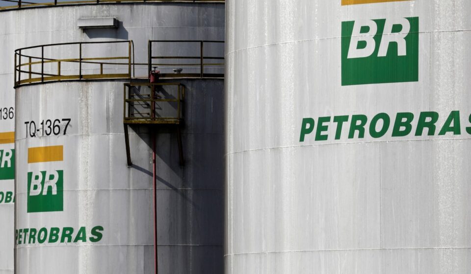 Бразильская Petrobras снижает цены на дизельное топливо и приостанавливает скидки