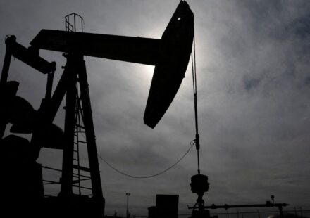 Добыча нефти в США выросла до рекордного уровня в апреле, сообщает EIA