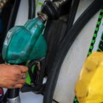 Индия снижает непредвиденный налог на дизельное топливо и повышает налог на бензин с июля