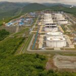Аналитики снижают прогнозы по нефти, поскольку возобновление работы Ормуза облегчает проблемы с поставками: опрос Reuters