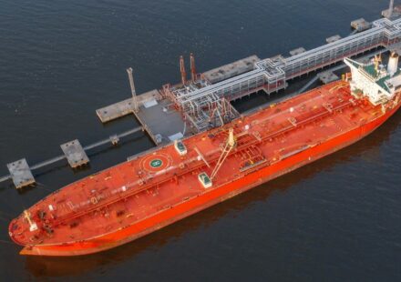 Gulf-to-China Supertanker Rates Hit $510,000 a Day