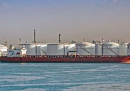 Tankers Wait a Month as Venezuela Hits an Oil Export Ceiling