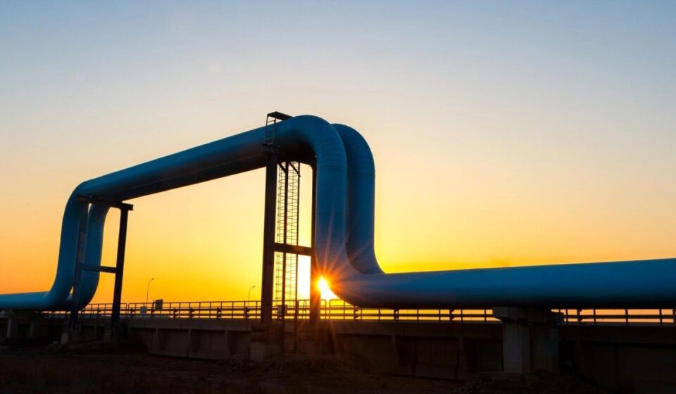 US Crude Oil Inventories Build As Washington Talks Up Potential Peace Deal
