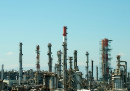 Hormuz Crisis Pushes Asian Refiners Toward U.S. Oil