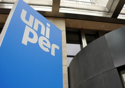 Apollo Joins $11.5 Billion Race for German Gas Giant Uniper