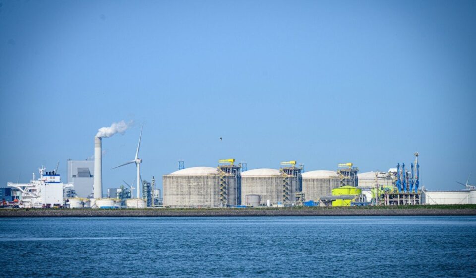 WTI Sinks Nearly 4% as EU Weighs Emergency Stockpile Release