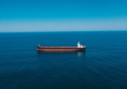 India Unlikely to Ditch Russian Oil Despite Trump's 100% Tariff Threat